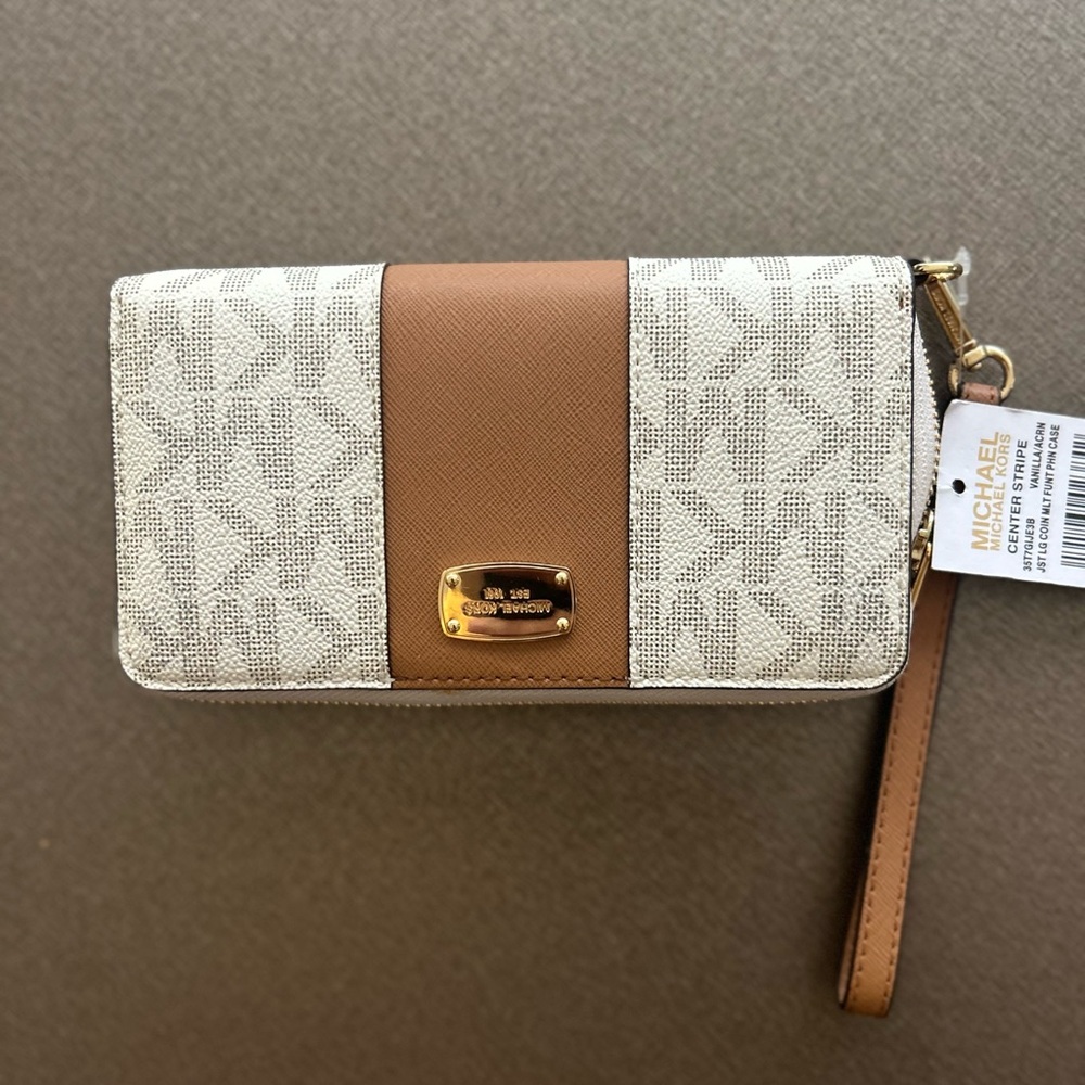 Michael Kors wallet white